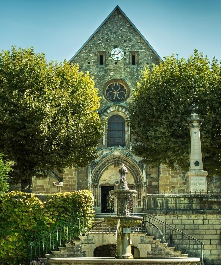 Une église romane Une église romane